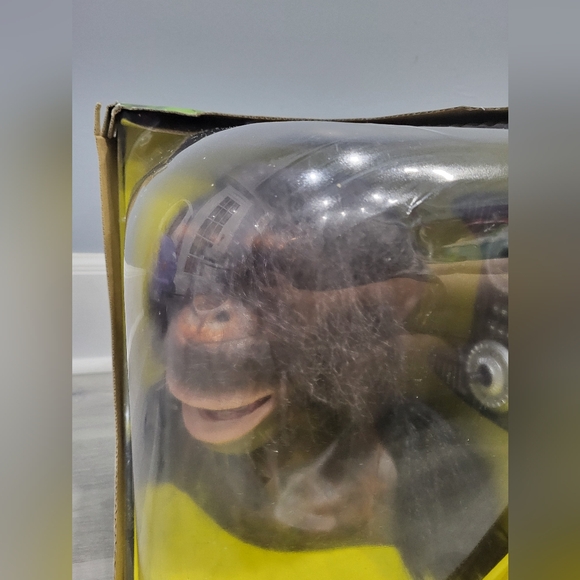 Sharper Image Alive! Chimpanzee RARE BRAND NEW IN BOX - Picture 7 of 15